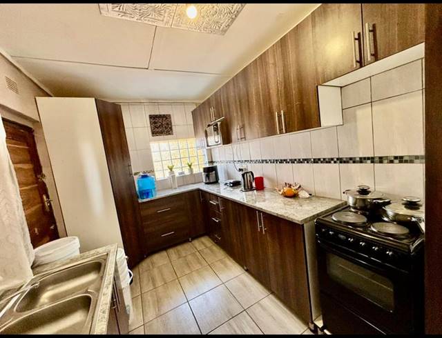 3 BEDROOM HOUSE FOR SALE IN VANDERBIJLPARK CW 5